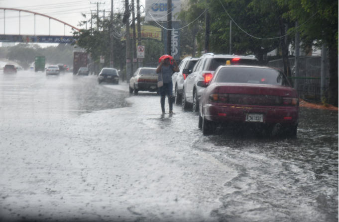 Vaguada y onda tropical aumentarán las lluvias para las próximas 24 a 72 horas